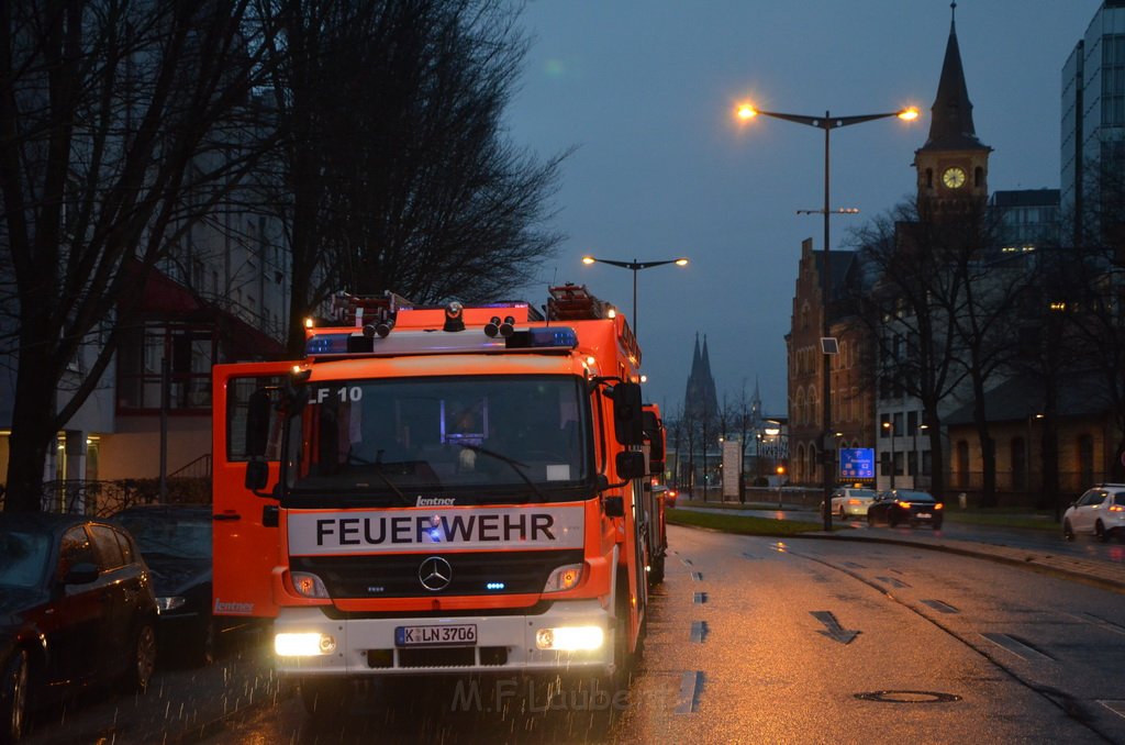 Feuer 2 Dachwohnung Koeln Severinswall Bayenstr P123.JPG